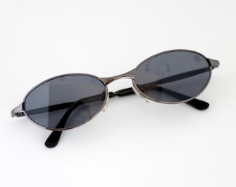 Lunettes de soleil ovales vintage en métal argenté avec verres miroir gris