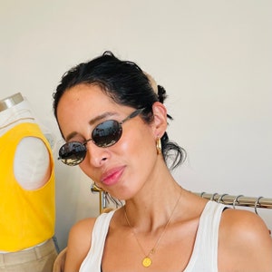 Vintage Silber Metallrahmen ovale Sonnenbrille mit grauen Spiegellinsen