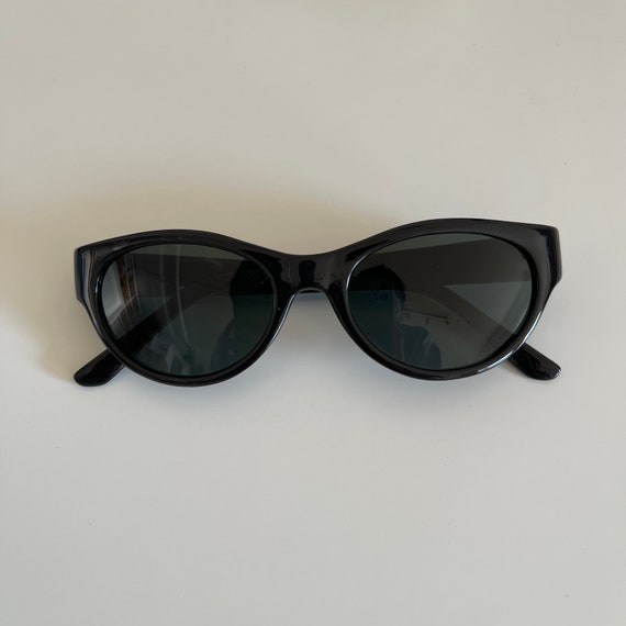 True Vintage 90s Black Mod Oval Sunglasses - image 3