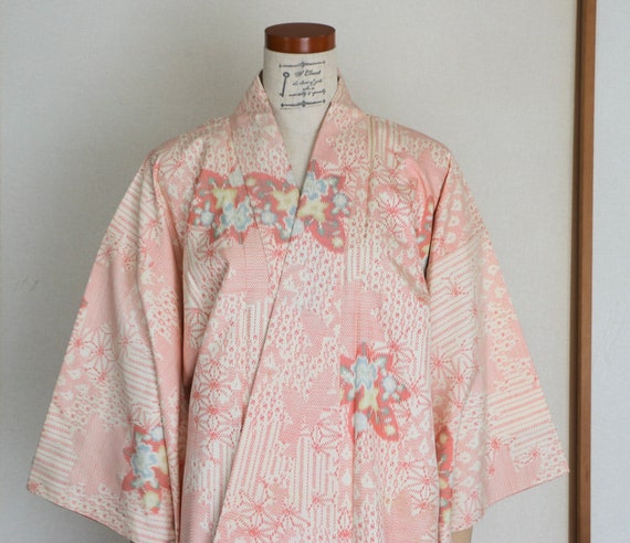 Vintage Japanese Kimono /// Pink Silk Kimono, Bota