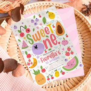 Modello modificabile per invito di compleanno "Frutti Sweet One" per festa estiva tropicale, invito di compleanno per il primo compleanno a tema frutta, compleanno per bambine con frutta.