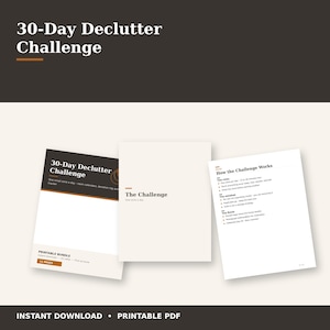 Puede incluir: Un conjunto imprimible 30-Day Declutter Challenge de tres páginas con detalles en marrón oscuro y crema. Las páginas incluyen los títulos 30-Day Declutter Challenge, The Challenge y How the Challenge Works, detallando reglas, mentalidad y metas.