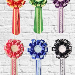 Rosaces disponibles dans de nombreux coloris, personnalisables pour différents événements