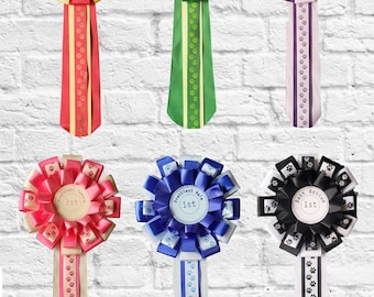 Rosetter finns i många färger, anpassningsbara för olika evenemang