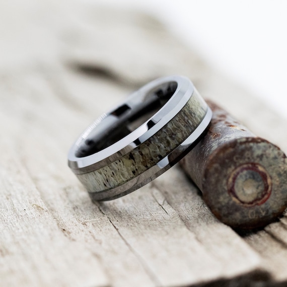 Tungsten 8 mm Beveled Band with Velvet Antler Wood Inlay Tungsten 8 mm Beveled Band with Velvet Antler Wood Inlay