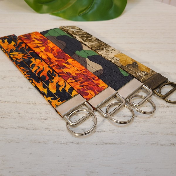 Keychains for Men - Wristlet Key Fob - Hunting Camo - Gift for Fathers