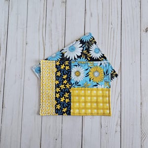 Daisy Patchwork Mug Rug: Cozy Cottage Chic Coffee Coaster, Rustic Farmhouse Hostess or Teacher Gift