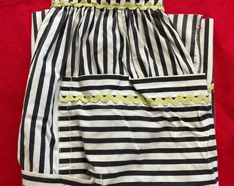 Vintage Hand Made - Half Apron - black/white- 2 Pocket-holidays-Gift