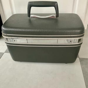 Vintage Luggage - Retro Storage/  Craft Carrier / Makeup Case/ with keys