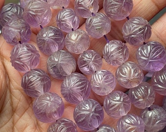 Perline di pietra preziosa a forma di fiore intagliate in ametista naturale da 17 pollici, dimensioni: 9-14 mm circa. Un articolo straordinario per la creazione di gioielli.
