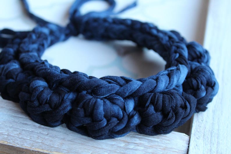 Knit Alternative Jewellery Chunky Statement T-Shirt Yarn pompoms Crochet Bib Necklace Zpagetti Fabric Necklace NAVY Ombr\u00e9