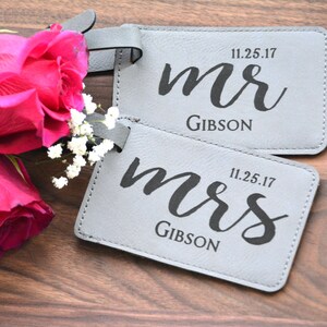 Personalized Wedding Favor, Mr and Mrs Luggage Tags, Couples Engagement Gift, Bride and Groom Wedding Gift, Honeymoon Leather Luggage Tags