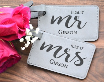 Personalized Wedding Favor, Mr and Mrs Luggage Tags, Couples Engagement Gift, Bride and Groom Wedding Gift, Honeymoon Leather Luggage Tags