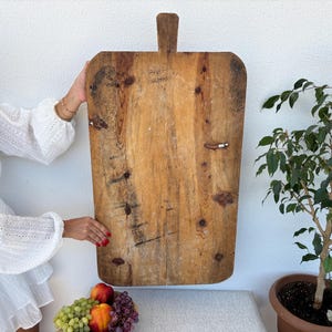 Vintage Wooden Cutting Board – Handmade Anatolian Kitchen Decor