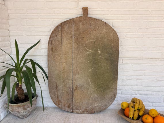 Hand-Carved Turkish Wood Cutting Board – Vintage Kitchen & Serving Decor