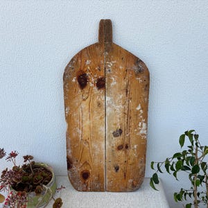 Vintage Turkish Wooden Cutting Board – Handmade Anatolian Kitchen Decor