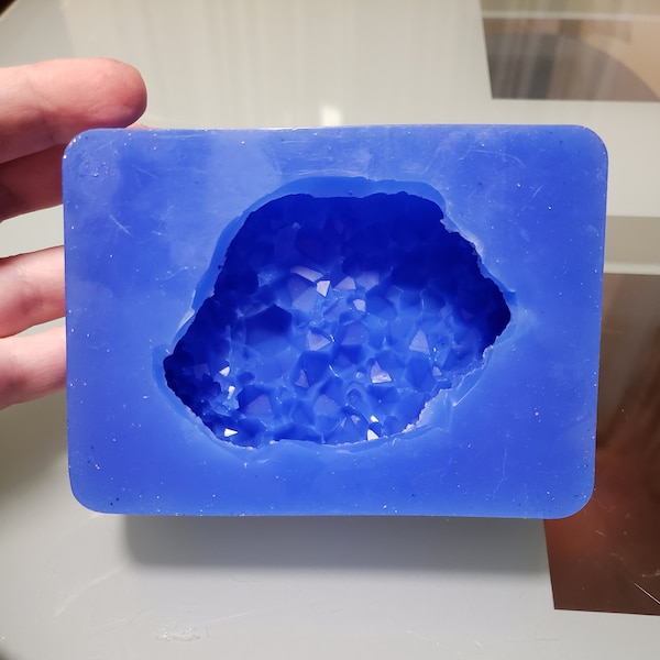 Mold of large crystal cluster