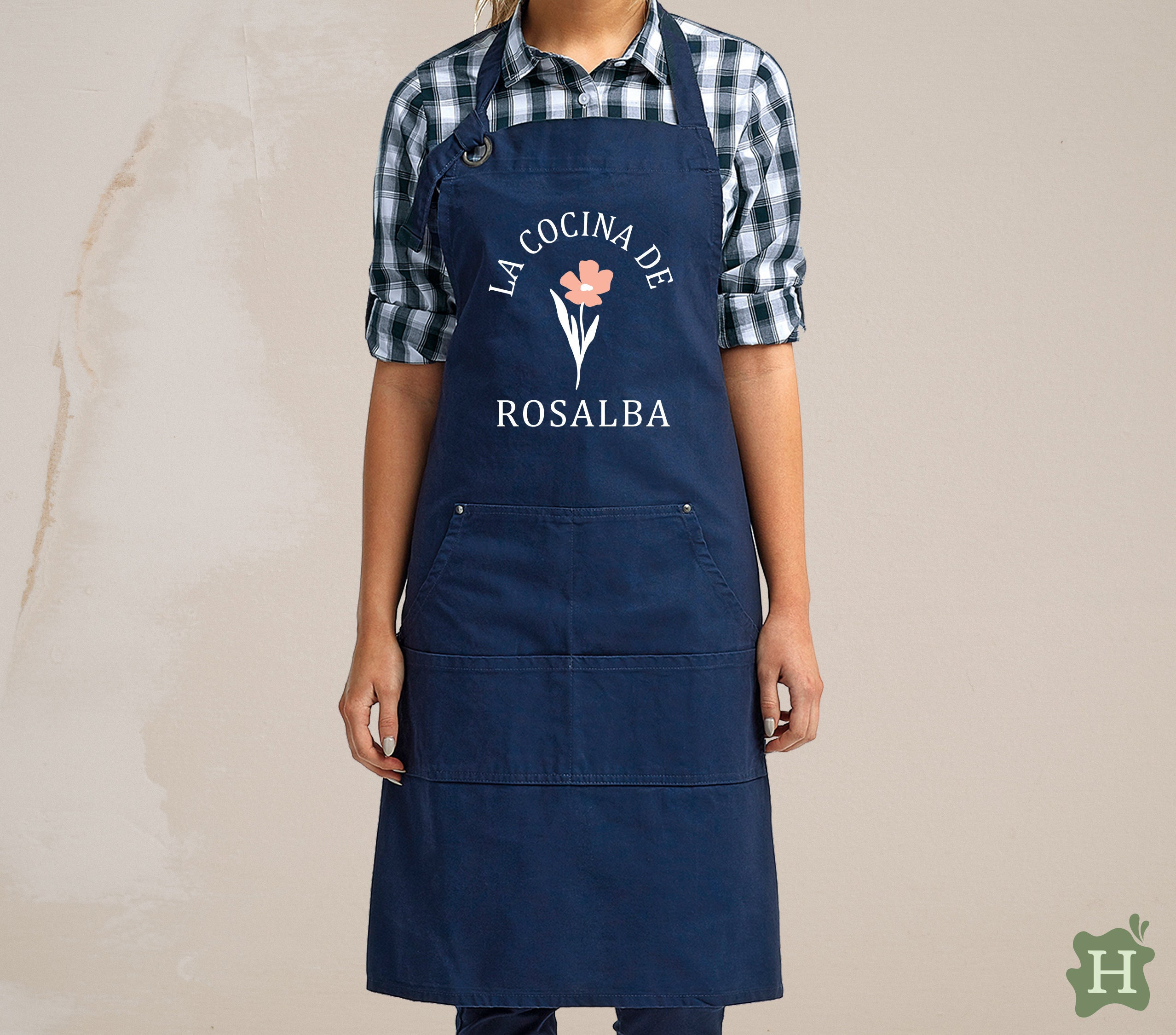 Nadie Me Ayuda En Esta Casa, spanish mom gift Apron for Sale by Farhi