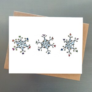 Flocos de neve alegres – cartão de férias fofo, colorido e divertido