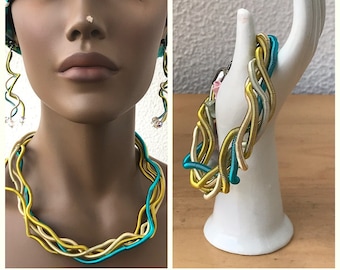 vintage Sandrine Giraud, collier ras de cou, boucles d'oreilles et bracelet jonc multicolores