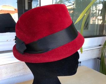 Vintage 50s/60s Red Felt Hat With Black Satin Ribbon Made in Italy