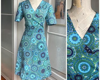 Vintage 70s Blue Psychedelic Print Short Sleeve Wrap Dress