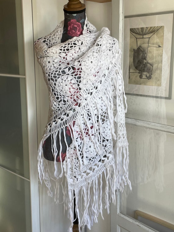 Vintage Wool Crochet Lace White Fringed Shawl, Ha… - image 2