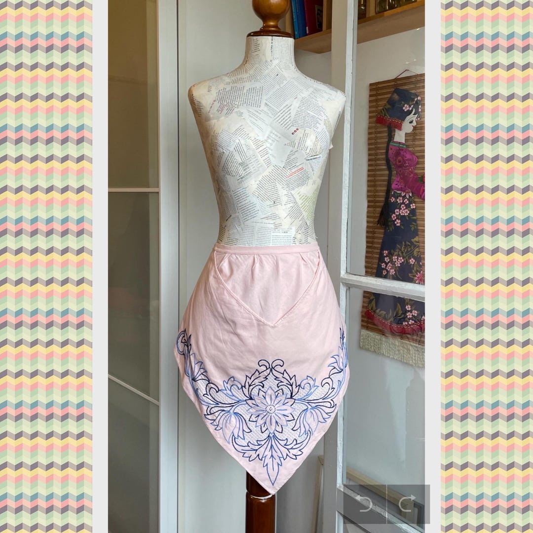 Vintage 60s Cotton Pale Pink Embroidered Triangular Apron With