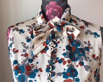 Vintage 70s Floral Pussy-Bow Sleeveless Blouse with Loop Button Closure