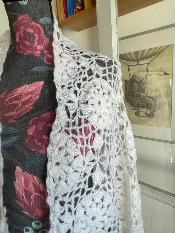 Vintage Wool Crochet Lace White Fringed Shawl, Ha… - image 8