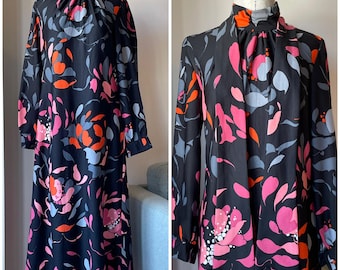 Vintage 70s Long Sleeve Dress with High Collar and Attached Scarf; Size M/L