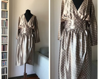 Robe croisée vintage des années 80 à pois et manches longues fabriquée en Grande-Bretagne