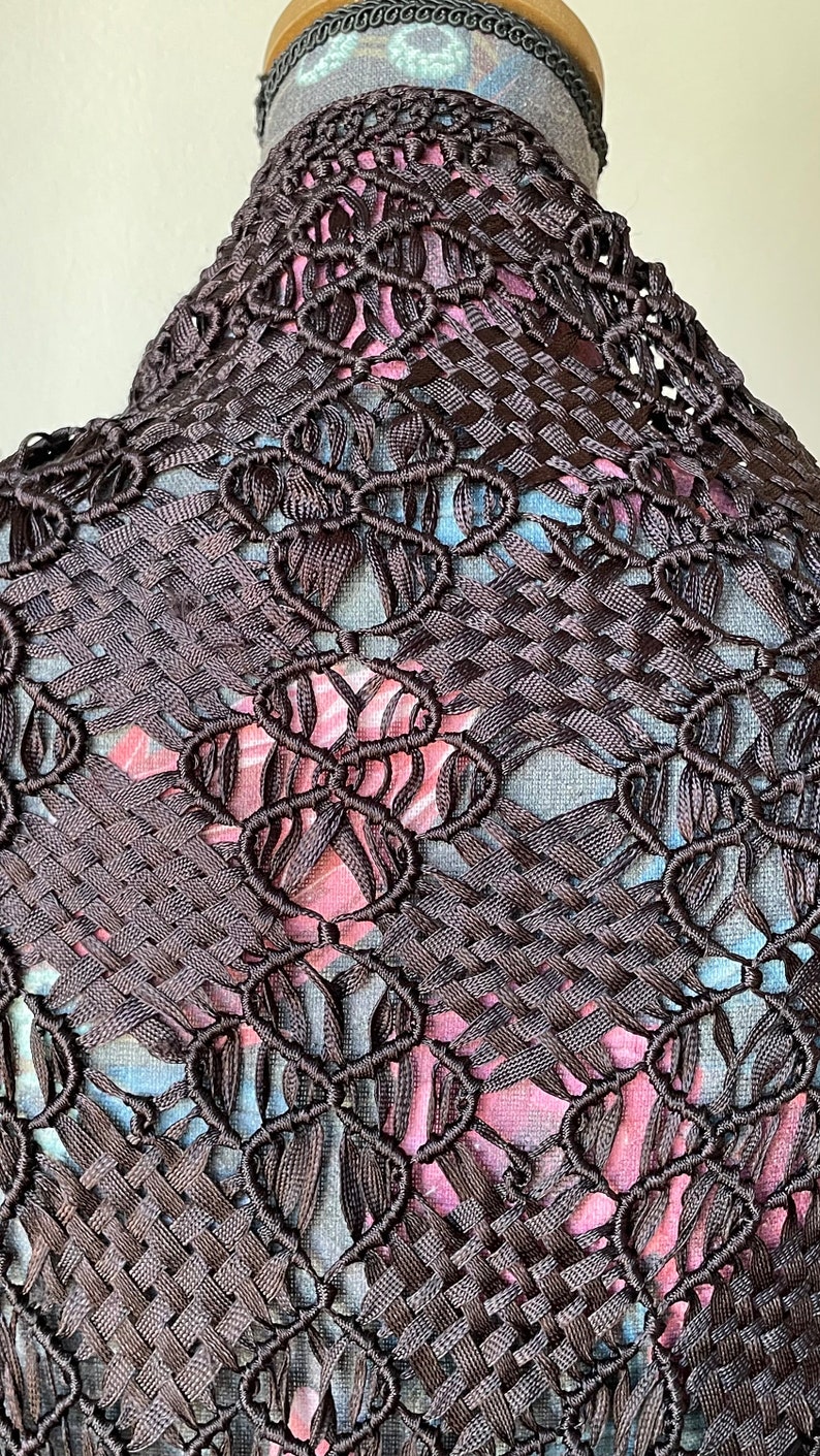 Vintage bruine macramé lint kanten sjaal handgeknoopte omslagdoek met grote franjes afbeelding 6