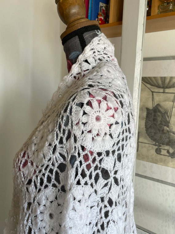 Vintage Wool Crochet Lace White Fringed Shawl, Ha… - image 7