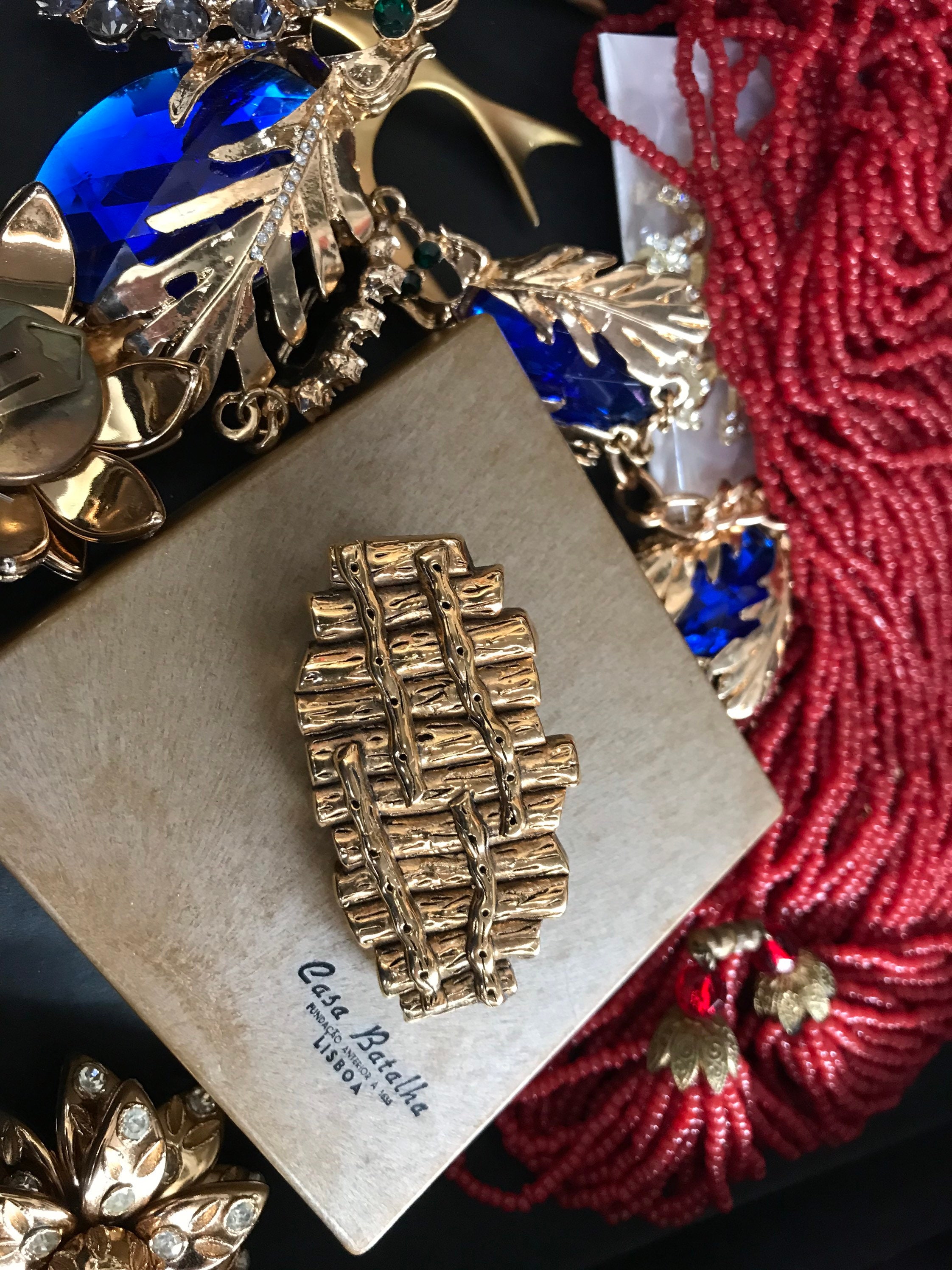 Broche Vintage Alternances Paris - Résine Dorée Années 80 - Occasion - Bijou Rétro