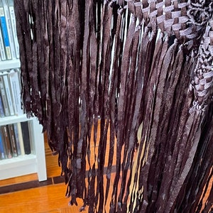 Vintage bruine macramé lint kanten sjaal handgeknoopte omslagdoek met grote franjes afbeelding 9