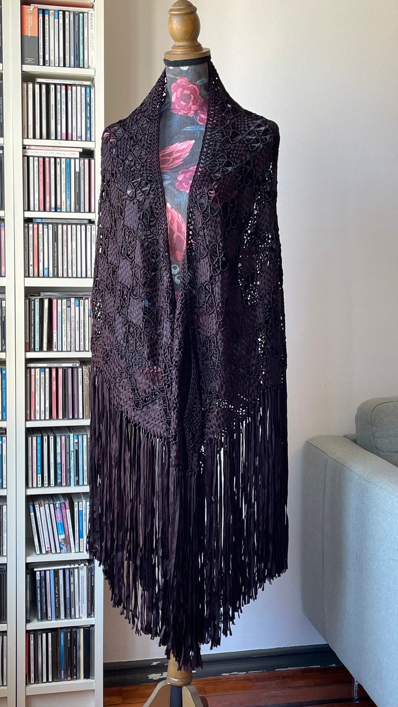 Vintage bruine macramé lint kanten sjaal handgeknoopte omslagdoek met grote franjes afbeelding 2