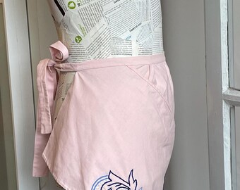ヴィンテージ 60年代 コットン 淡いピンク 刺繍入り 三角形エプロン