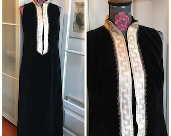 Vintage 70s Black Velvet Sleeveless Kaftan Maxi Dress with Decorative Ribbon//Farah Diba Vibes