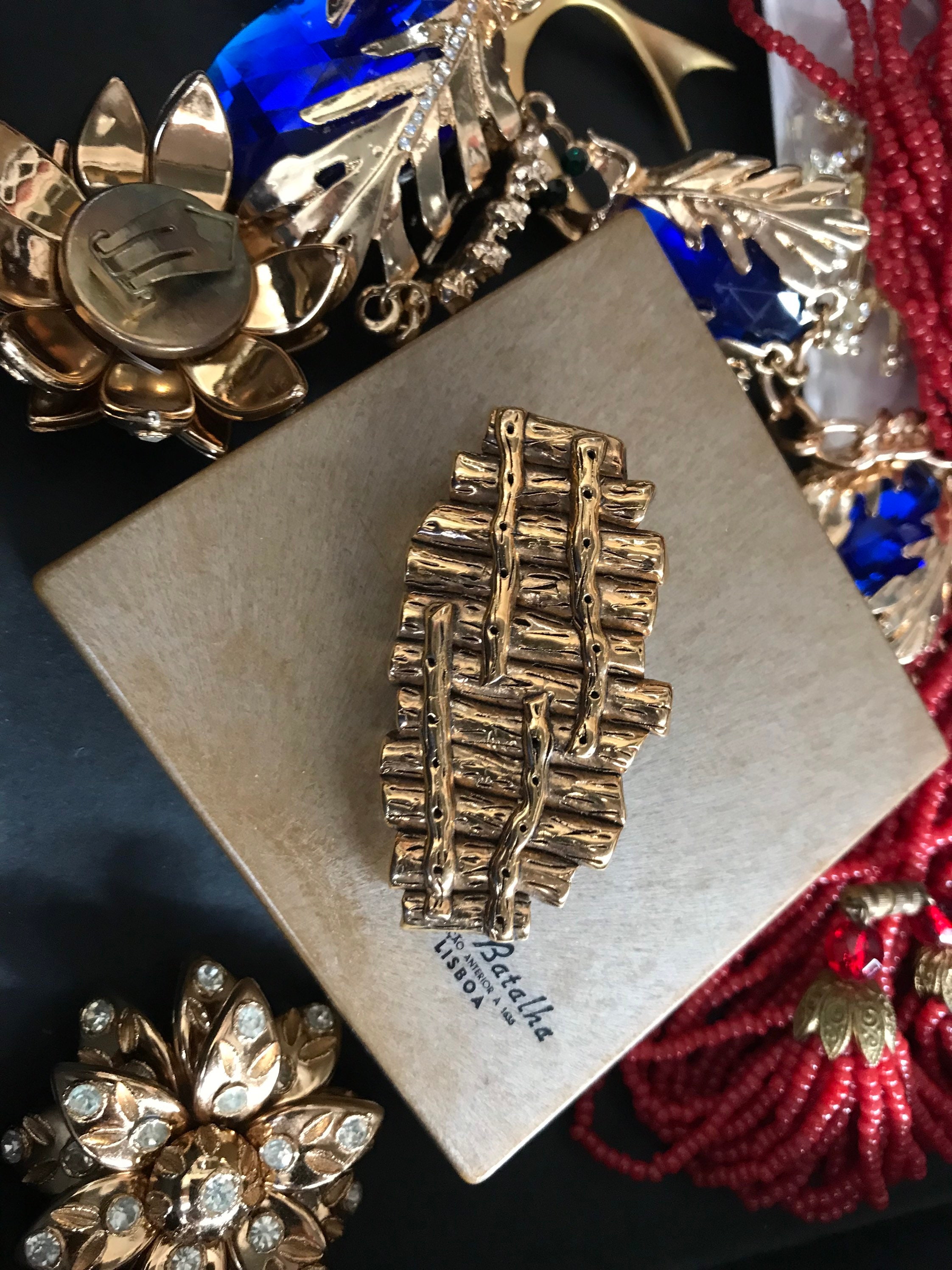 Broche Vintage Alternances Paris - Résine Dorée, Style Années 80, Occasion
