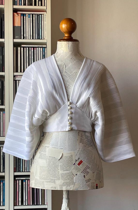 Vintage 80s White Pleated Bolero With Pearl Buttons/bridal Crop