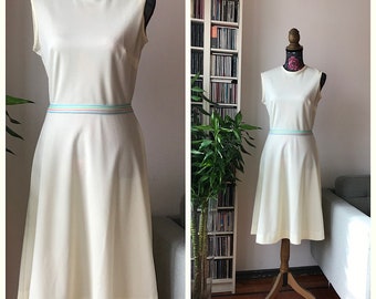 Vintage 1970s Sears Fashions Sleeveless Mod Shift Dress