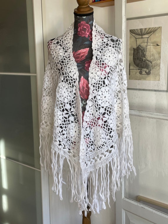Vintage Wool Crochet Lace White Fringed Shawl, Ha… - image 4