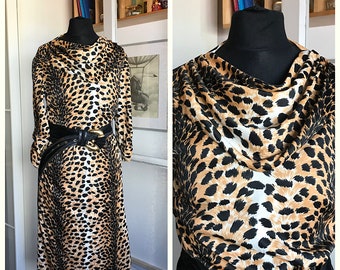 Vintage jaren 70-jurk met dierenprint en gedrapeerde halslijn