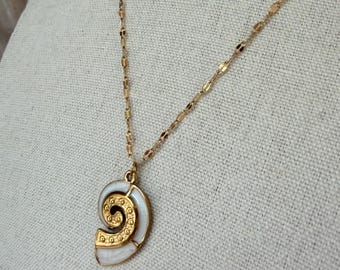 Mother of Pearl Shell Pendant Necklace, Gold Charm Necklace, Shell Pendant, Stainless Steel Chain, Beach Jewelry Gift