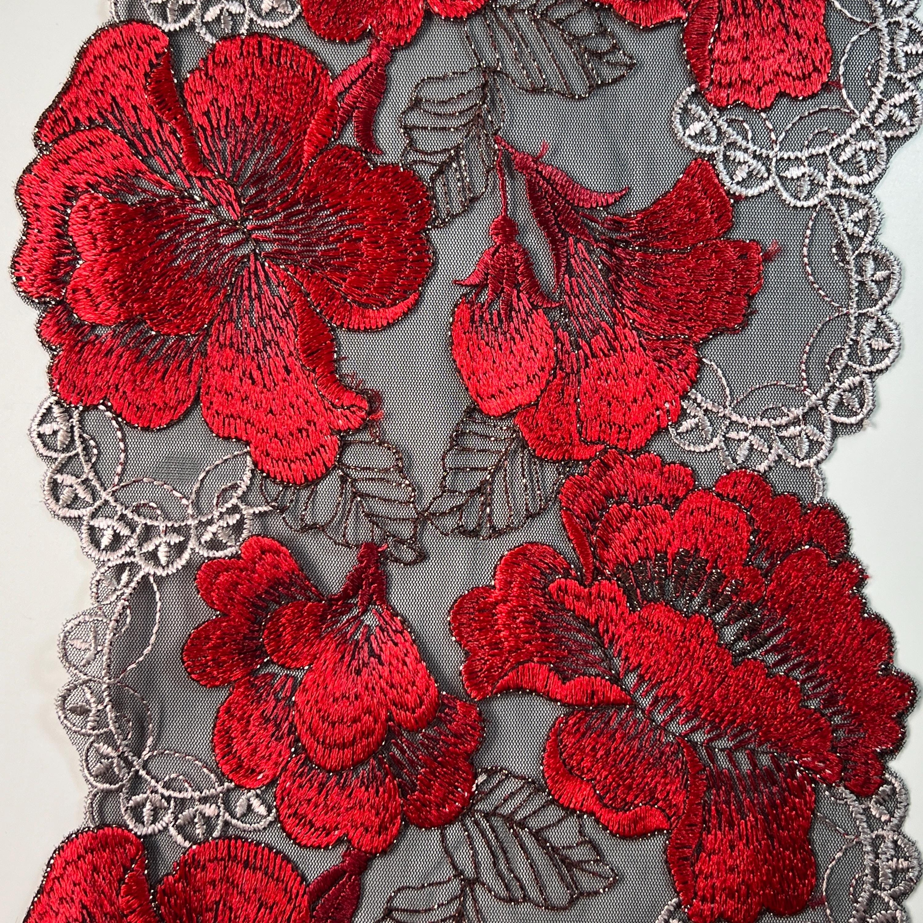 大胆な赤い花柄刺繍レーストリム | 光沢感のある非伸縮性チュール