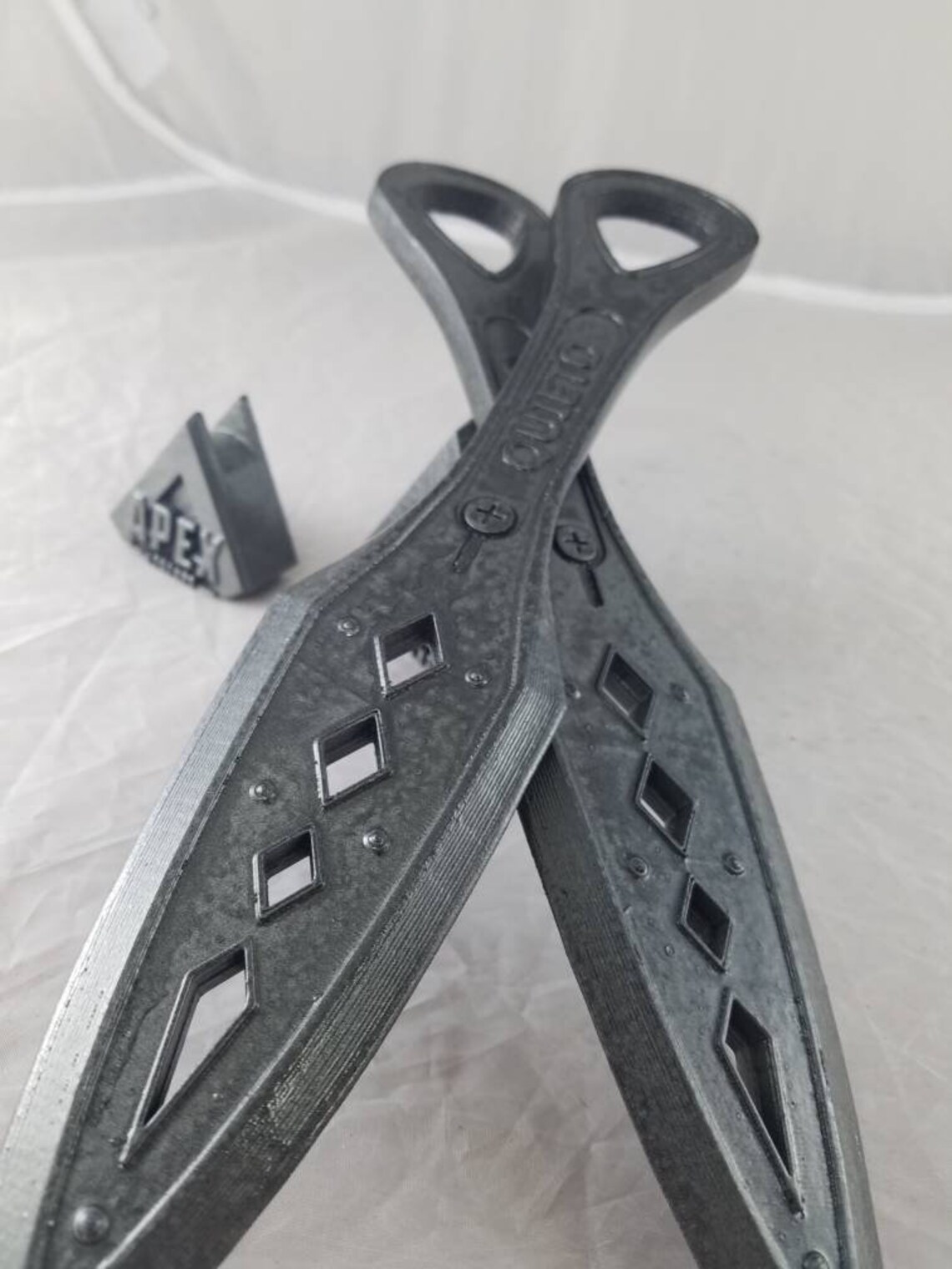 wraith kunai toy