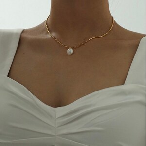 single pearl necklace, gold fresh pearl choker, pearl pendant necklace, gold nature pearl chain, gold pearl necklace, pearl vintage necklace