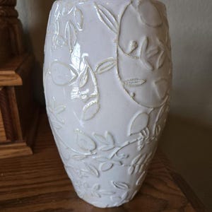 Hallmark Signature Cream Ivory Colored Vase with Embossed Leaf Flower 9”H
