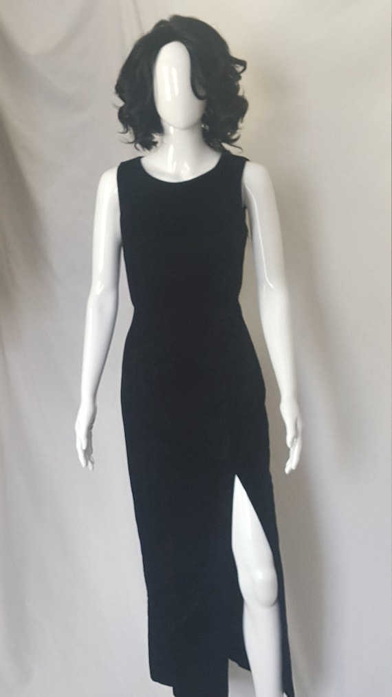 Black Sleeveless Dress